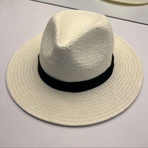 ARITZIA - White straw hat - M/L